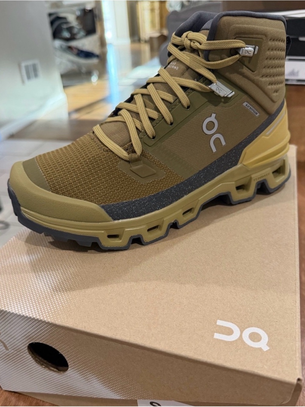 On Running Cloudrock 2 WP Mid Hiking Boot - Olive Green Size 9.5W/8M BNIB